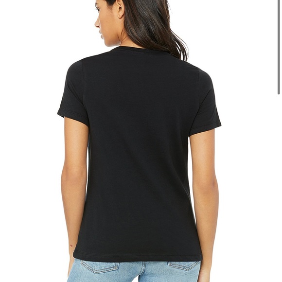 Dog Mom Tee in Grey in medium and large - Picture 8 of 8